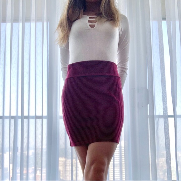 Red ribbed pencil skirt - Picture 1 of 4